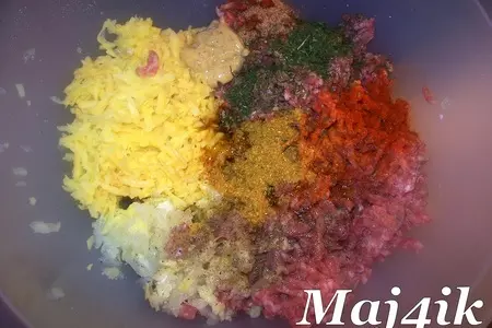 Пикантные мясные шарики-тефтельки в необычном соусе: шаг 1