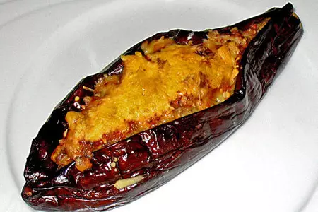 Баклажаны,фаршированные сыром фета и кедровыми орешками: шаг 3
