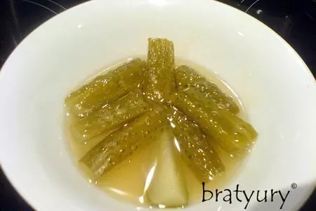 Салат-исследование "солёные огурцы с мёдом и сметаной", как пишут финны, «блюдо на маленький голод»: шаг 6