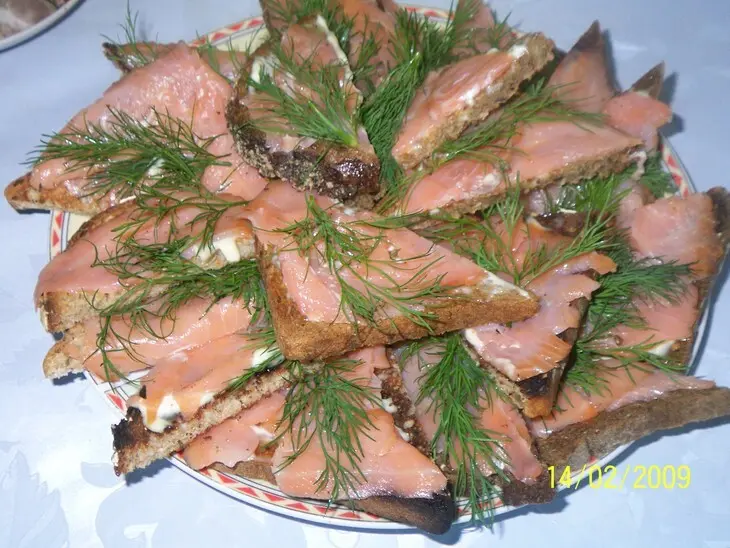 Вкуснейшие бутерброды для любого стола (с красной рыбой): шаг 3