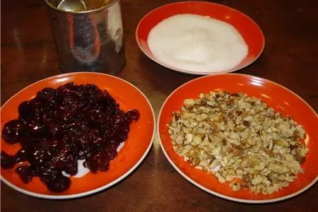 Рогалики с вишней и сгущёнкой.: шаг 2
