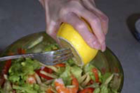 Легкий салат с креветками: шаг 4