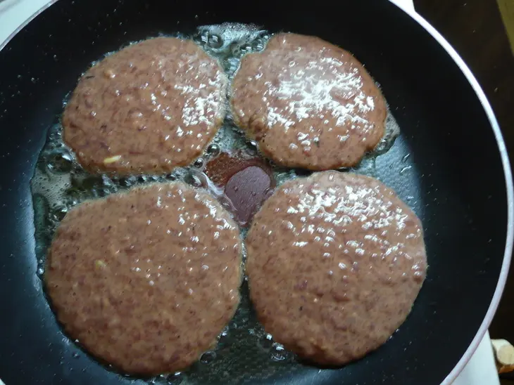 Битки из куриной печени с грибами: шаг 4
