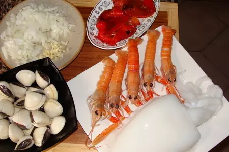 "фидеуа"-паста с мор.продуктами: шаг 1