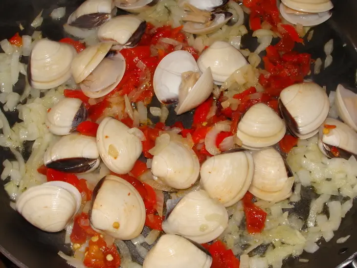 "фидеуа"-паста с мор.продуктами: шаг 3