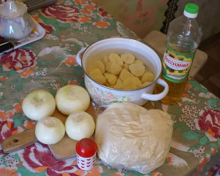 Пирожки с картошкой: шаг 1