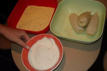 Кальмары фаршированные в сырном кляре: шаг 1