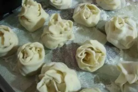 Манты с рыбой, запеченные в горшочках: шаг 2