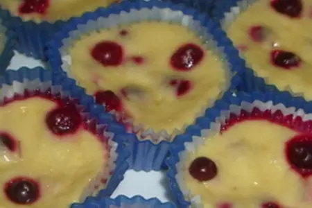 Чизкейки с белым шоколадом и клюквой: шаг 3