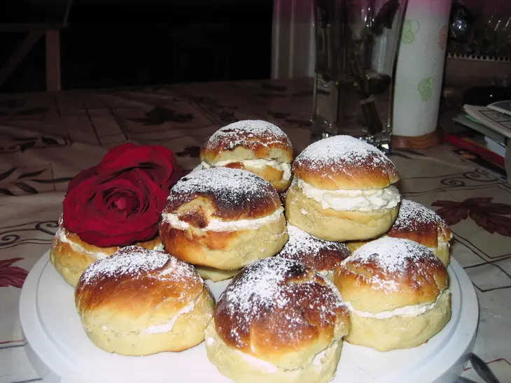 Семлы -булочки на масленницу: шаг 2