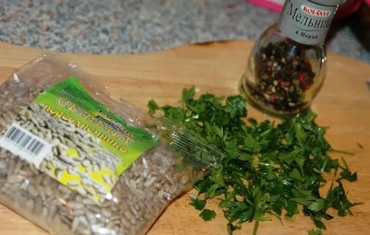 Быстрая курочка с семечками и травами.: шаг 3