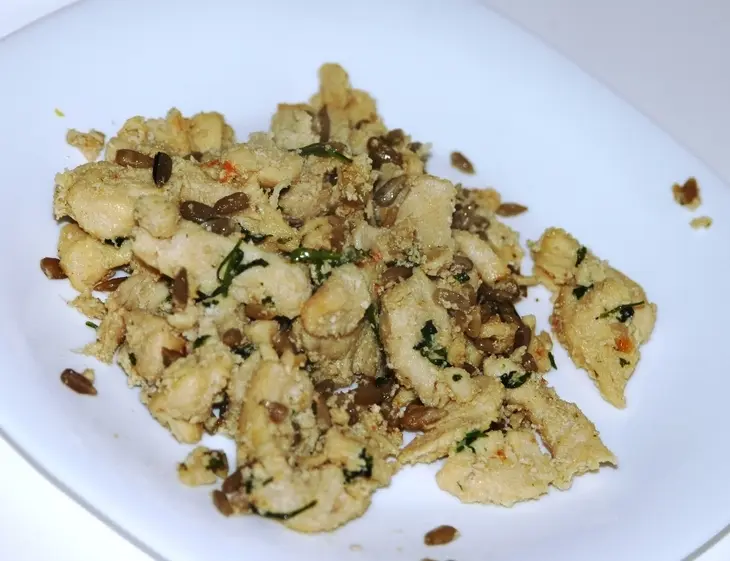 Быстрая курочка с семечками и травами.: шаг 5