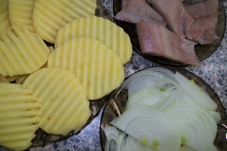 "картофель со свежей сельдью" национальное финское блюдо (омлето-запеканка): шаг 1