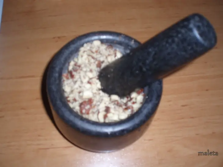 Лакомство из лесных орехов: шаг 2