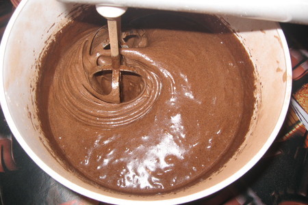 Кекс шоколадный с кремовой прослойкой: шаг 2