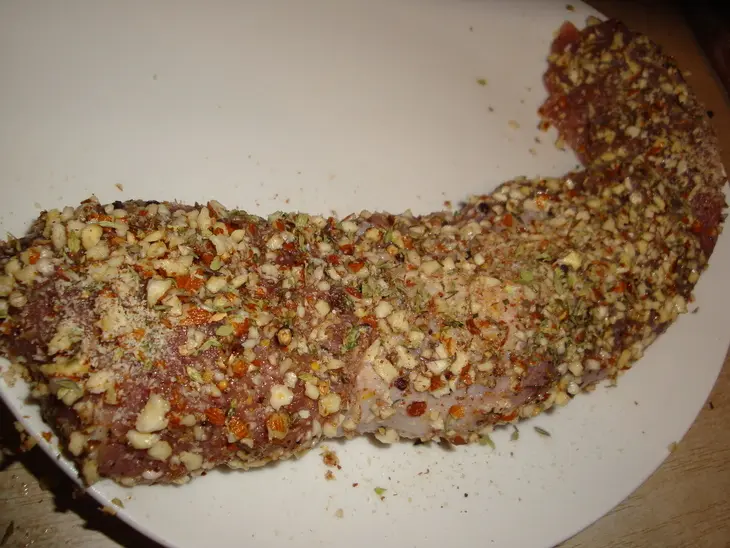 Сочное мясо в ореховой панировке: шаг 2