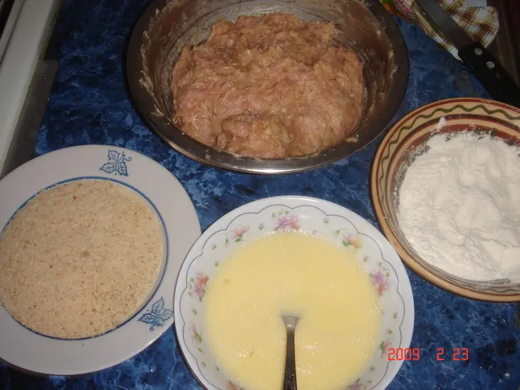 Котлеты с курятины и телятины: шаг 2