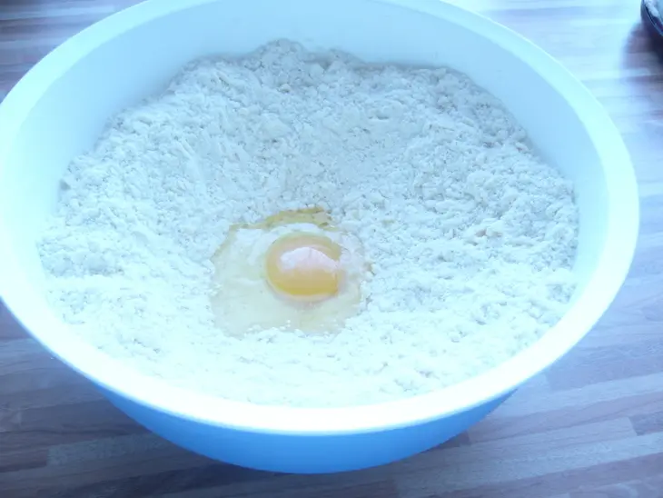 Пирог с окорочками и картофелем: шаг 2