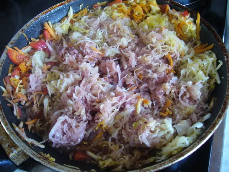 Каннеллони с квашеной капустой под томатным соусом: шаг 2