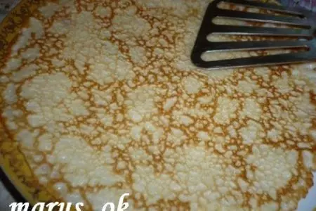 Мешочки блинные с сырным кремом и копченой семгой: шаг 1