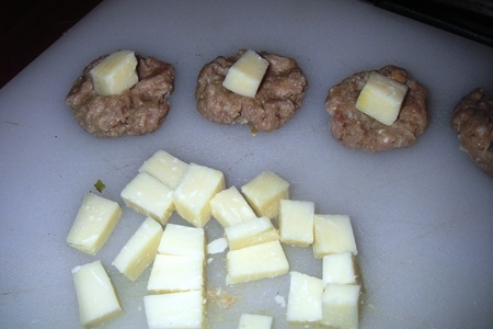 Тефтели с сыром в ореховой корочке: шаг 1