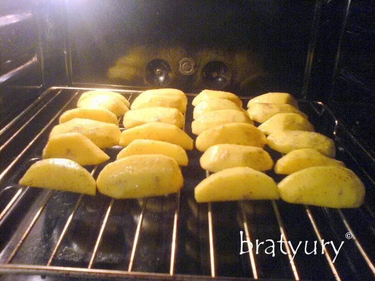 Картофель ломтиками, печёный на решётке в духовке: шаг 6