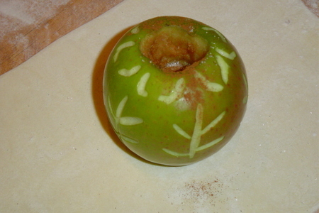 Яблочки с корицей, запеченные в слоеном тесте: шаг 2