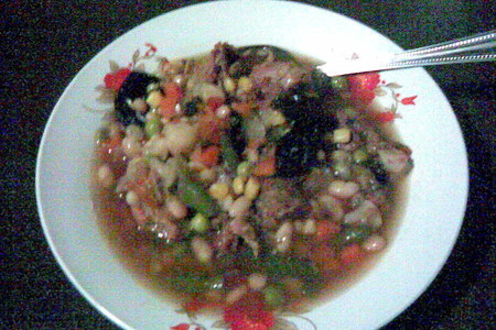 Говяжий суп с фасолью, овощами и черносливом в керамической посуде: шаг 5