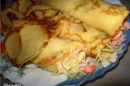 Блины на кефире и сырный салат в блинчиках: шаг 1