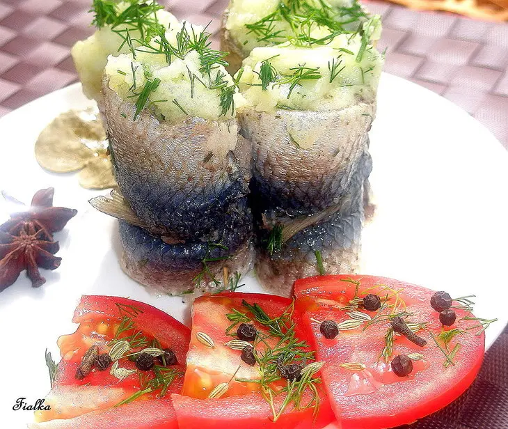 Роллы с маринованных сардин с картофельным пюре и пармезаном: шаг 1