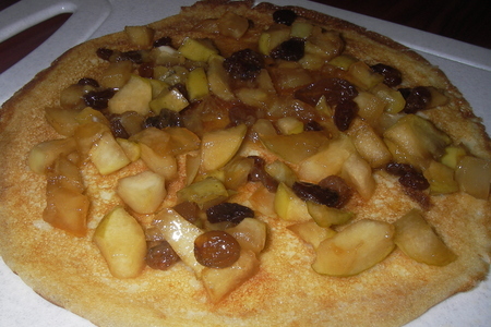 Заливной блинчатый пирог с яблоками и бананами: шаг 6