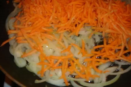 Теплый  салат из куриных желудков: шаг 2