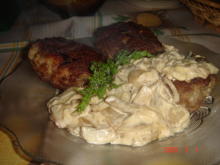Картофельно-мясные котлеты с нежным грибным соусом.: шаг 8