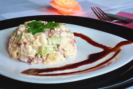 Салат из сельдерея и копчёной курицы: шаг 1