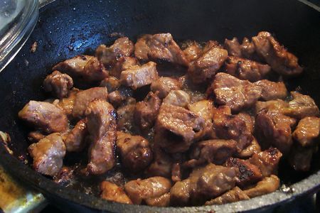 Мясо, тушенное с кисло-сладким  слививо-ореховым соусом: шаг 2