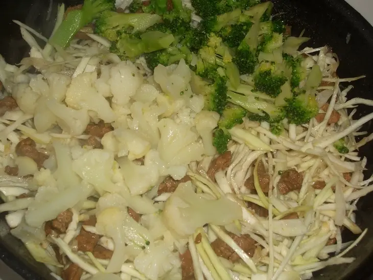Капуста с мясом "веселая тройка": шаг 4