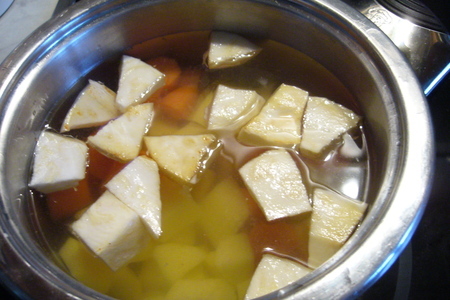 Суп-пюре с миндалем и базиликом: шаг 1