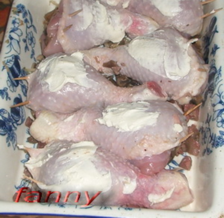 Куриные голени,  фаршированные грибами и печенкой: шаг 1