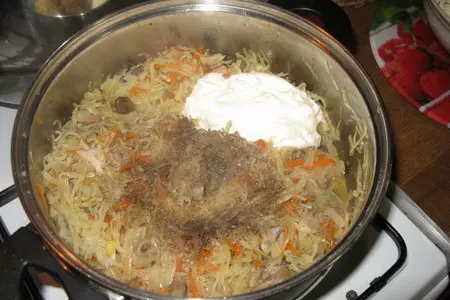 Капуста тушеная с овощами и шампиньонами: шаг 2