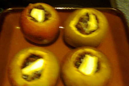 Яблоки запеченные с изюмом.: шаг 3