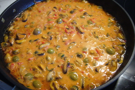 Тальятелле (гнезда) с мидиями и оливками в томатном соусе: шаг 4