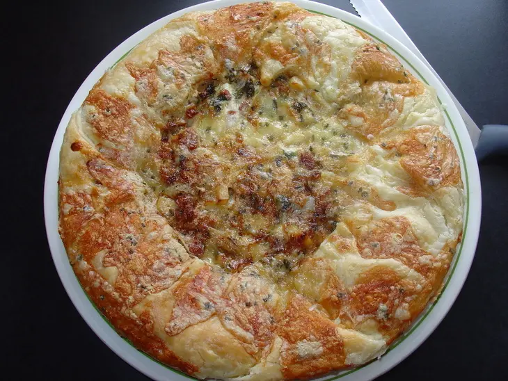 Пирог быстрый с сытной начинкой.: шаг 1