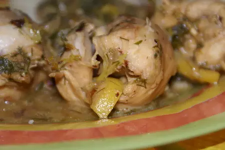 Курица с лимоном, изюмом и мятой: шаг 2