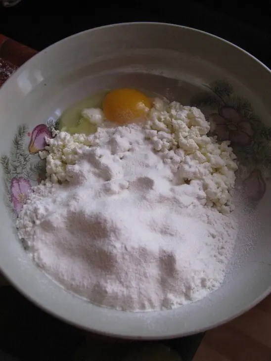 Творожные пирожки на скорую руку: шаг 1