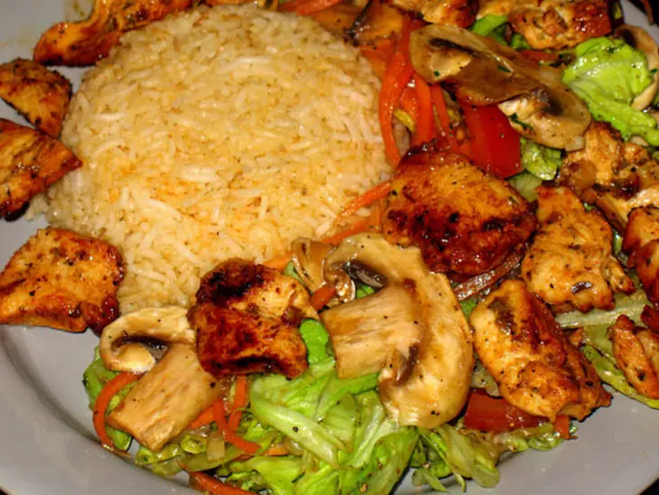 Лёгкий салат "сезонный", с сырыми шампиньонами: шаг 2