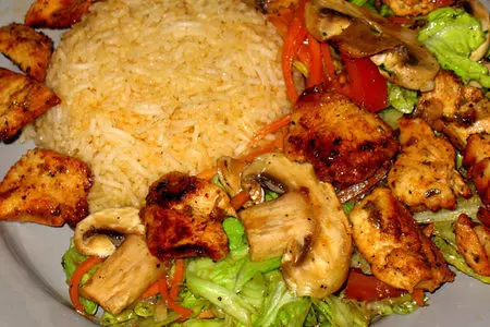 Лёгкий салат "сезонный", с сырыми шампиньонами: шаг 2