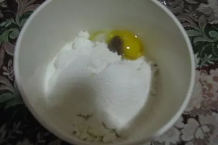 Творожные ленивые вареники с мясными шкварками: шаг 1