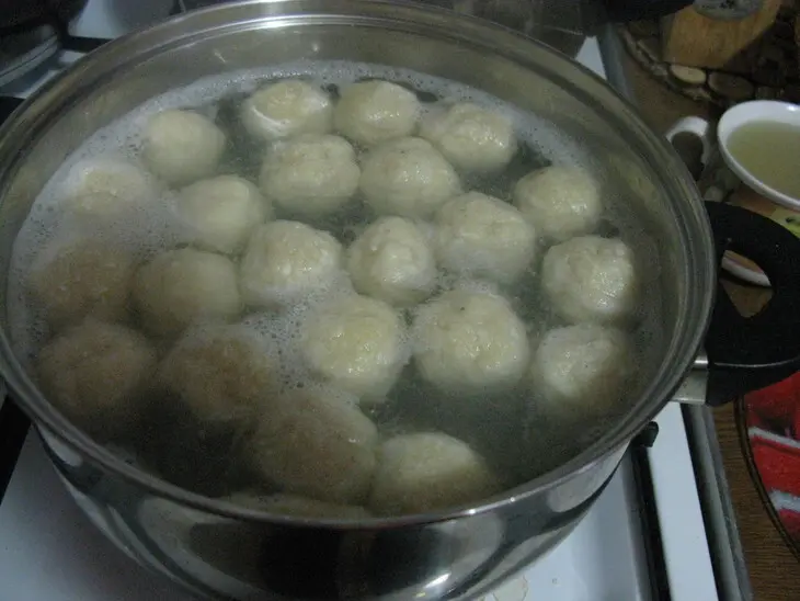 Творожные ленивые вареники с мясными шкварками: шаг 4