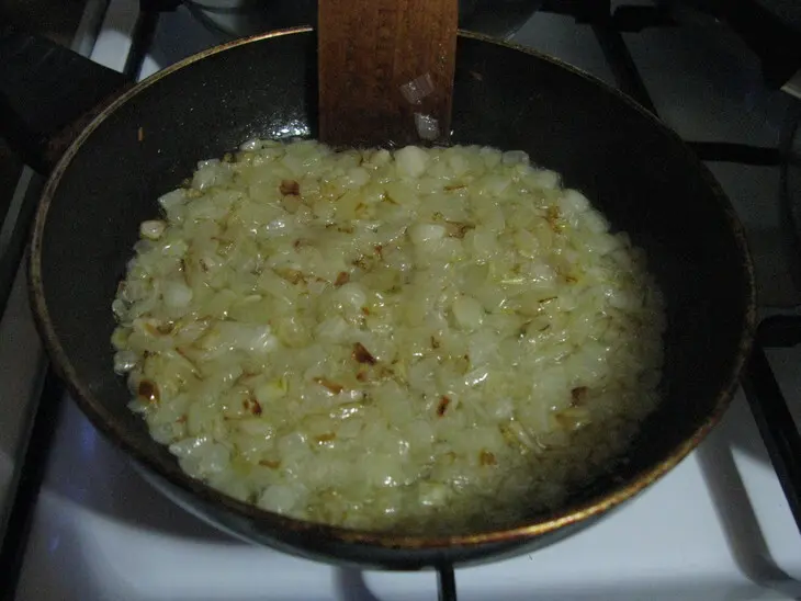 Творожные ленивые вареники с мясными шкварками: шаг 5