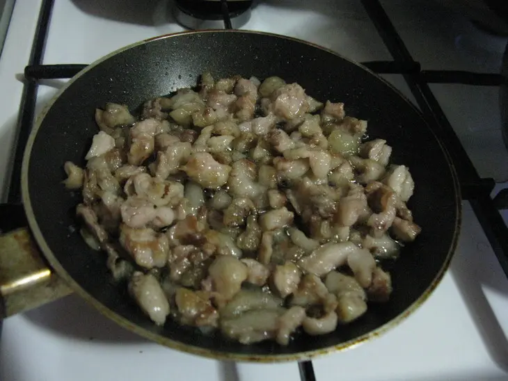 Творожные ленивые вареники с мясными шкварками: шаг 6